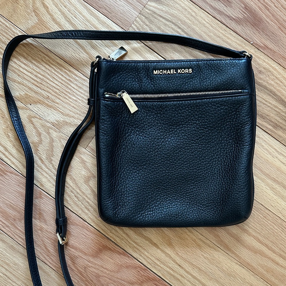 Michael Kors Black Pebbled Leather Crossbody Bag Gold Hardware Zip Top ✨